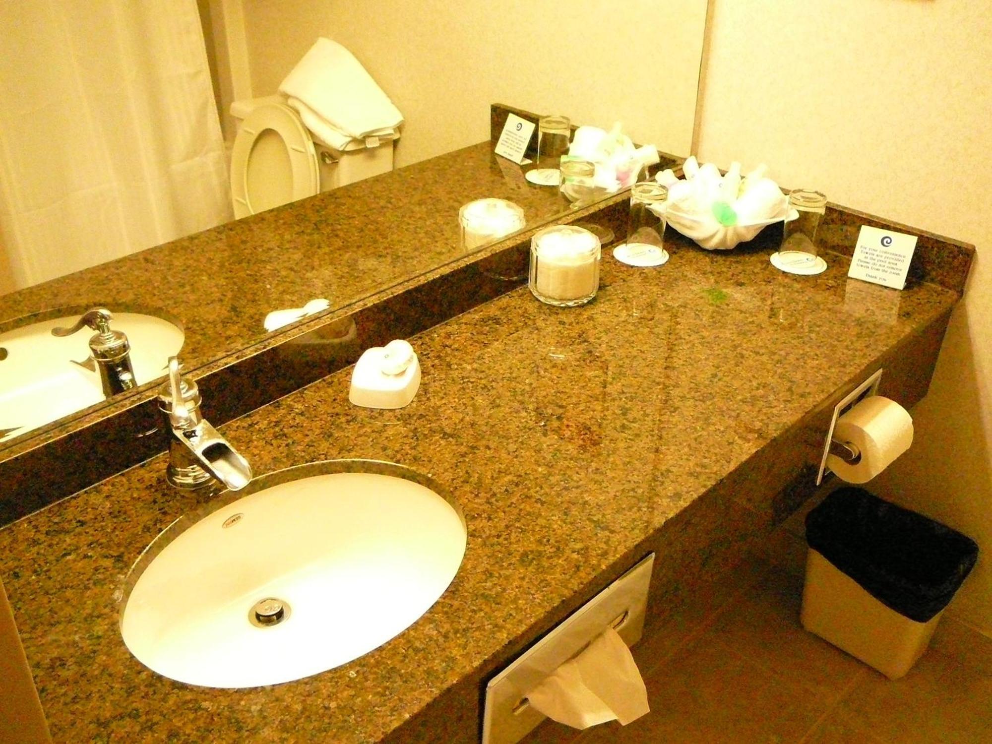 Coast Abbotsford Hotel & Suites Eksteriør billede
